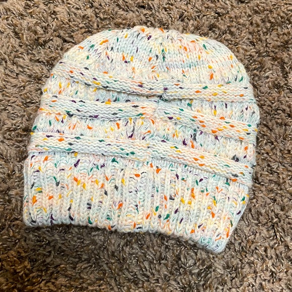 C.C Ponytail Beanie (NWOT) - Picture 4 of 4